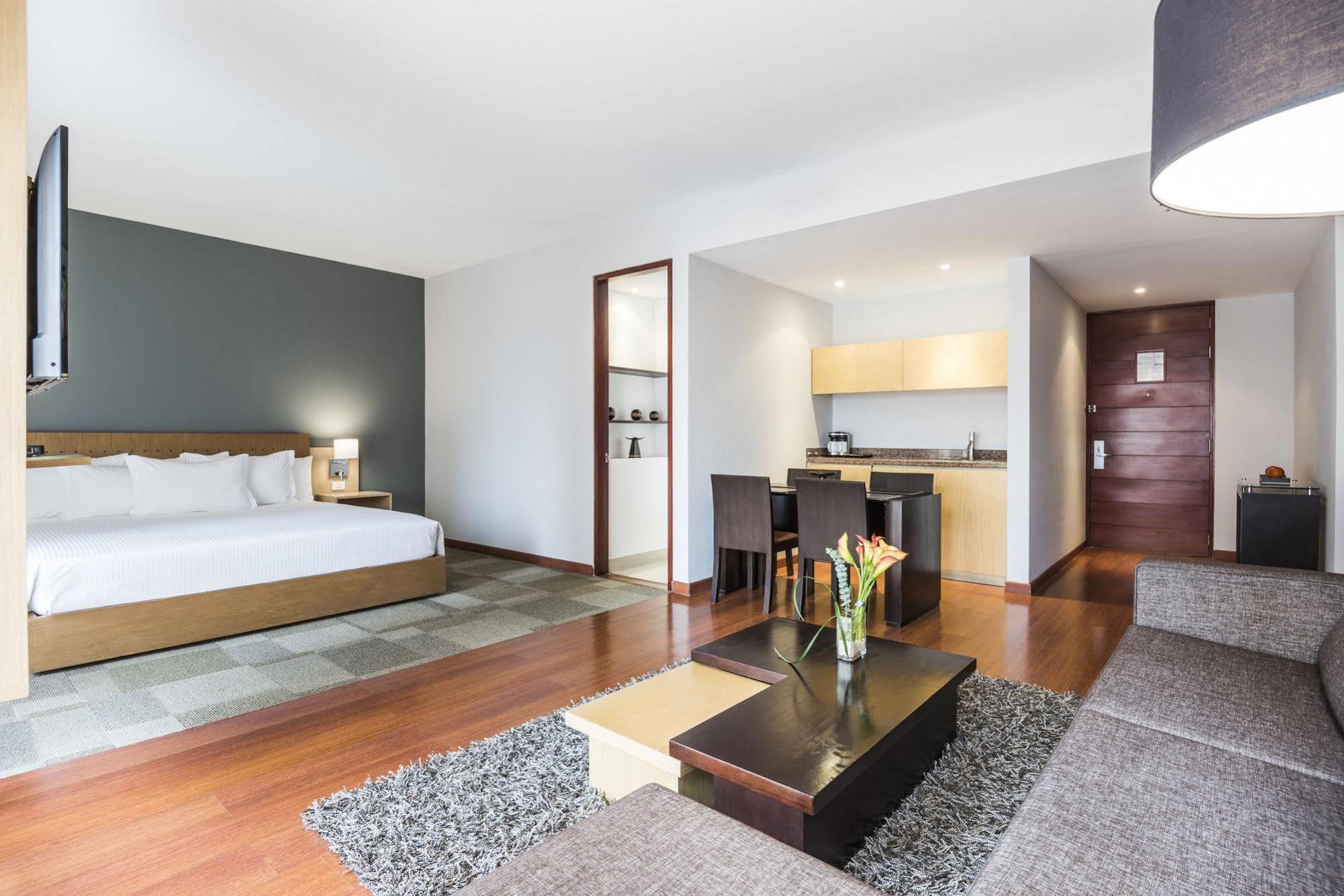 Cosmos 100 Executive Hotel Bogota Exterior photo